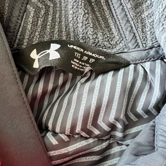 Youth XS Under Armour jacket - Picture 4 of 4